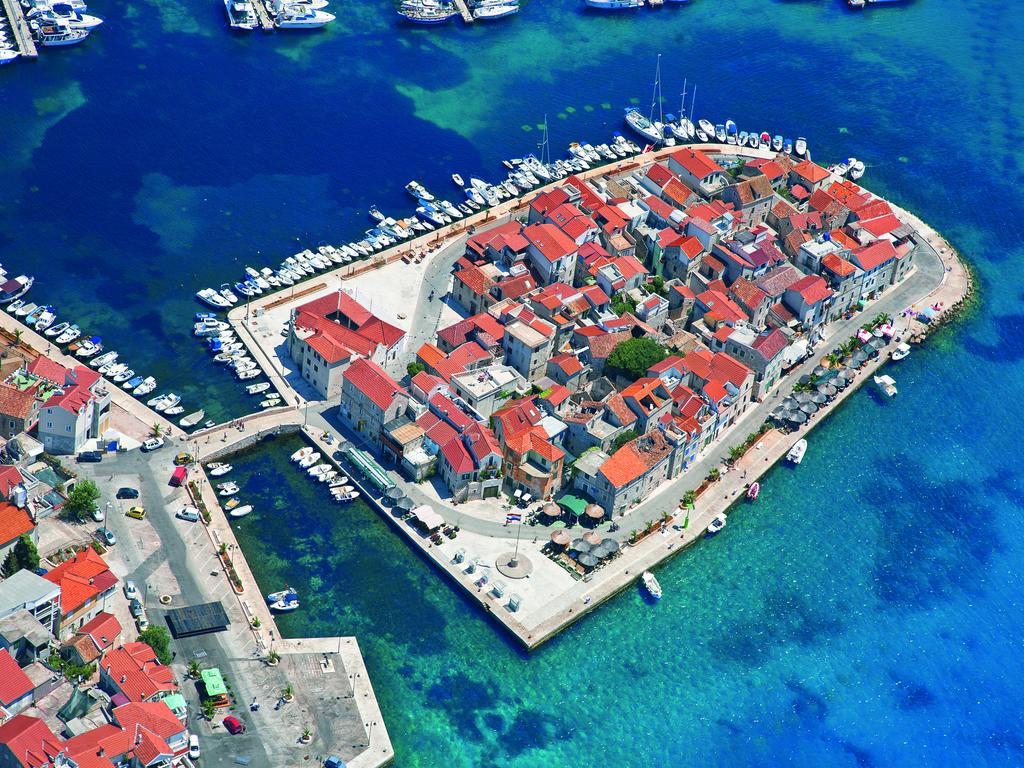Sea Star Hotel Tribalj Eksteriør billede
